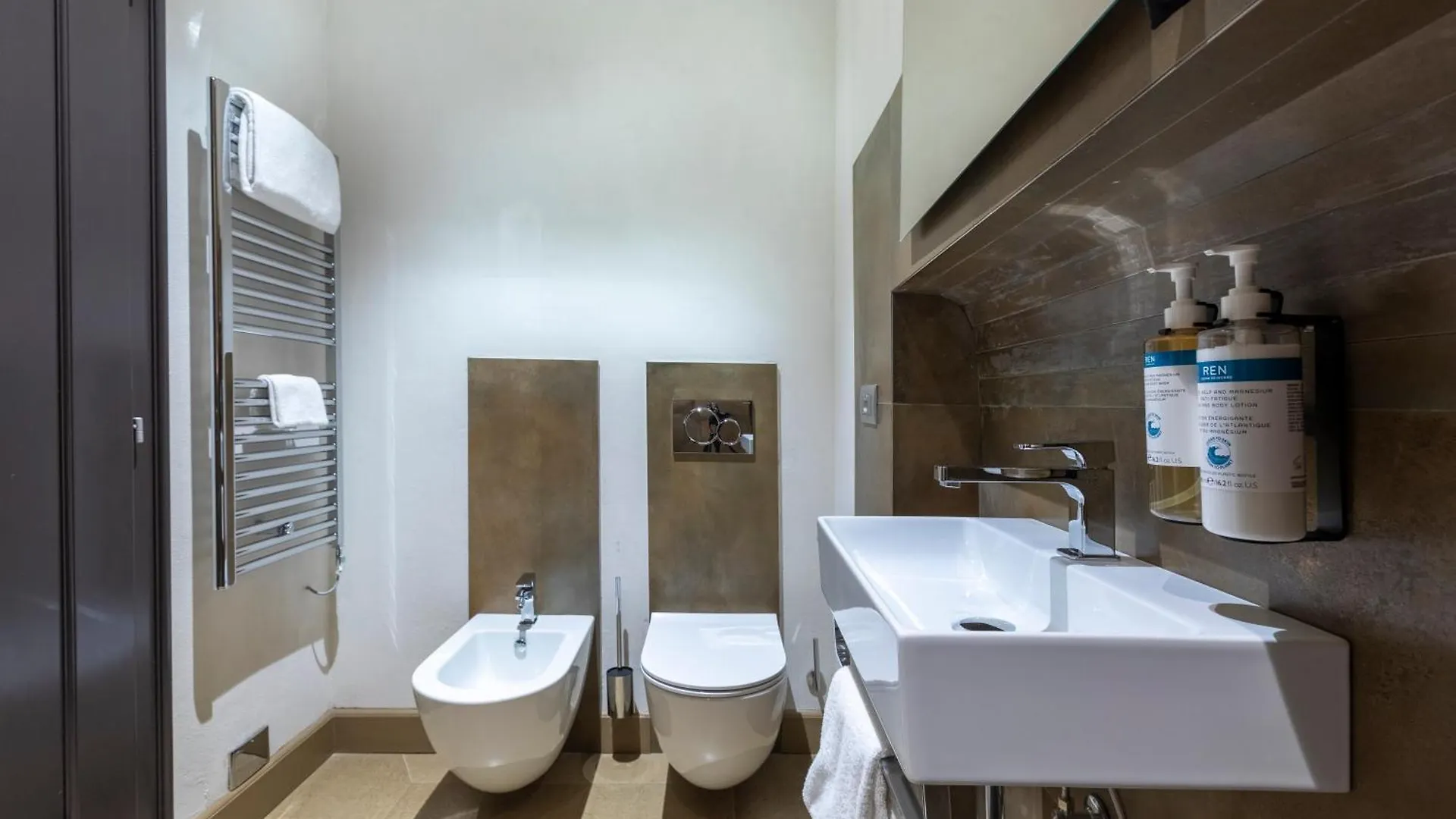 Numa Florence Felice 0*,  إيطاليا