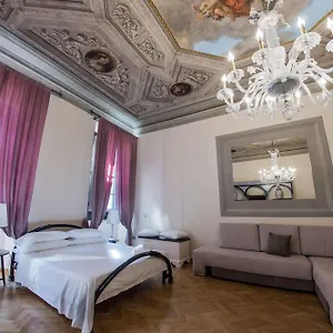 Bed & Breakfast N4u, Florence